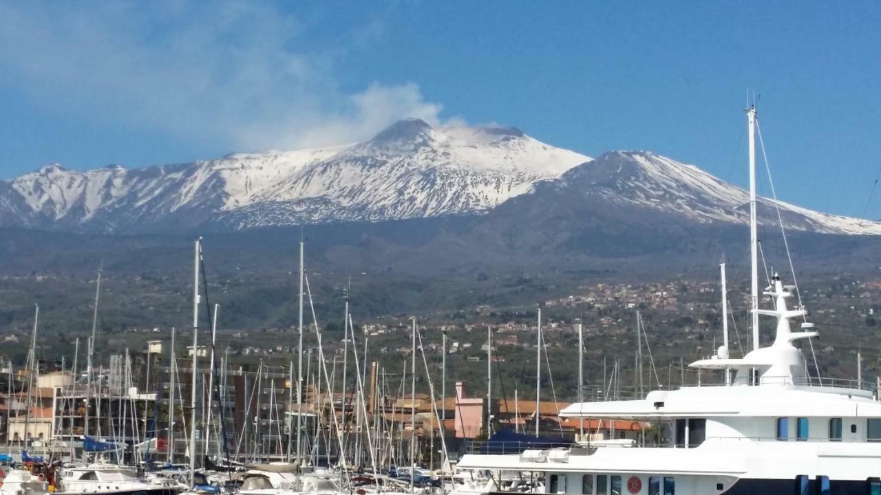 Апартаменты Casa Donna Rosaria Tra Etna E Taormina Рипосто Экстерьер фото
